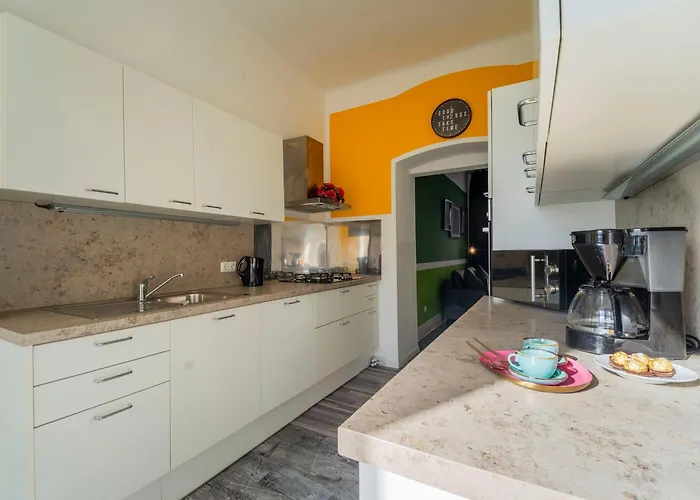 Stylish For 6 Near International Centre Metro U1 Apartment *