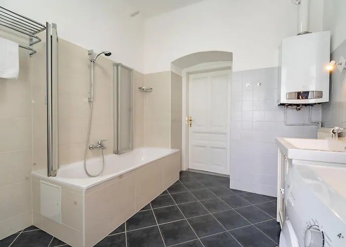 Stylish For 6 Near International Centre Metro U1